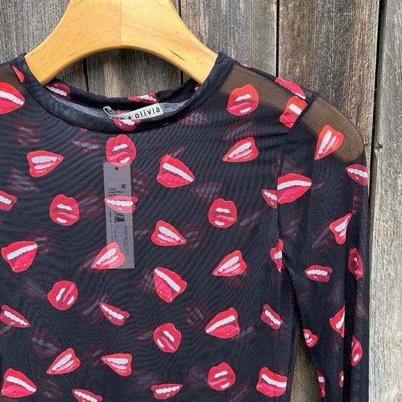 NWT Alice + Olivia Delaina Mouth Print Mesh Top Lip Sync Black XS - Picture 5 of 16